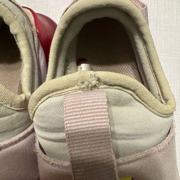 Nike AirMax 270 Girls Size 10C  Fast Shipping ! - Picture 4 of 16